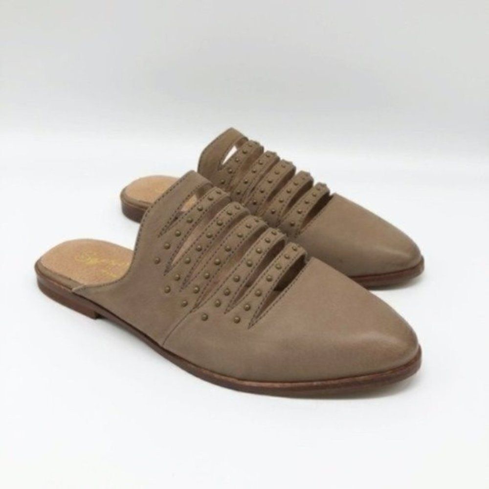 SEYCHELLES Redeemย Taupe Mule Shoesย